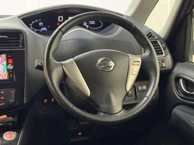 セレナ2.0 ハイウェイスター Vセレクション+Safety アドバンストセーフティ パッケージ 4WD　両側Pスライド　ナビ　TV　Bluetooth 2000