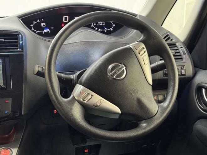 セレナ2.0 ハイウェイスター 4WD　ナビ　TV　Bluetooth　Bカメラ　Pスライド　エマージェンシーB 2000