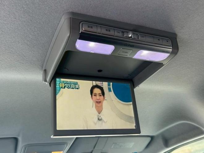ステップワゴンスパーダ Ｚ　４ＷＤ　ナビ　テレビ　スマートキー　記録簿　メンテナンスノート　取扱説明書　オートエアコン　後席モニター　バックカメラ　両側パワースライドドア　ＥＴＣ 2WD 2000 5Dr