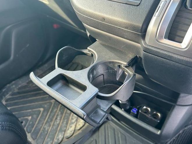 ステップワゴンスパーダ Ｚ　４ＷＤ　ナビ　テレビ　スマートキー　記録簿　メンテナンスノート　取扱説明書　オートエアコン　後席モニター　バックカメラ　両側パワースライドドア　ＥＴＣ 2WD 2000 5Dr