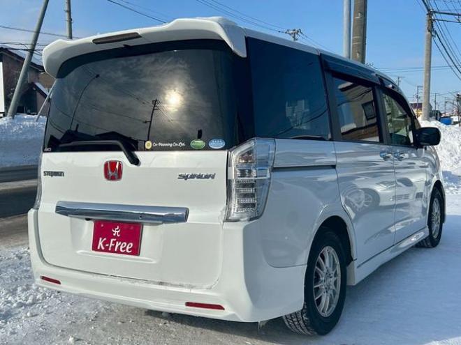 ステップワゴンスパーダ Ｚ　４ＷＤ　ナビ　テレビ　スマートキー　記録簿　メンテナンスノート　取扱説明書　オートエアコン　後席モニター　バックカメラ　両側パワースライドドア　ＥＴＣ 2WD 2000 5Dr