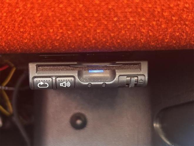 スマートフォーツークーペ　ベースグレード　ＥＴＣ　ＡＴ　サンルーフ　キーレスエントリー　アルミホイール　盗難防止システム　ＡＢＳ　ＵＳＢ　Ｂｌｕｅｔｏｏｔｈ　エアコン　パワーステアリング　パワーウィンドウ 2WD 1000 クーペDr