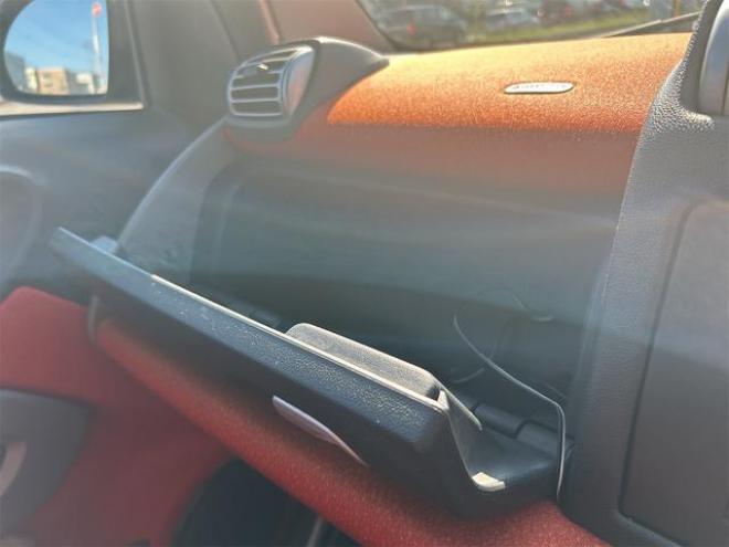 スマートフォーツークーペ　ベースグレード　ＥＴＣ　ＡＴ　サンルーフ　キーレスエントリー　アルミホイール　盗難防止システム　ＡＢＳ　ＵＳＢ　Ｂｌｕｅｔｏｏｔｈ　エアコン　パワーステアリング　パワーウィンドウ 2WD 1000 クーペDr