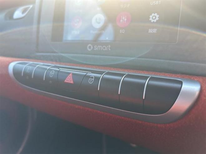 スマートフォーツークーペ　ベースグレード　ＥＴＣ　ＡＴ　サンルーフ　キーレスエントリー　アルミホイール　盗難防止システム　ＡＢＳ　ＵＳＢ　Ｂｌｕｅｔｏｏｔｈ　エアコン　パワーステアリング　パワーウィンドウ 2WD 1000 クーペDr