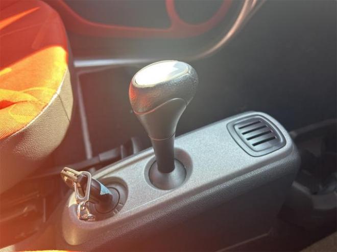 スマートフォーツークーペ　ベースグレード　ＥＴＣ　ＡＴ　サンルーフ　キーレスエントリー　アルミホイール　盗難防止システム　ＡＢＳ　ＵＳＢ　Ｂｌｕｅｔｏｏｔｈ　エアコン　パワーステアリング　パワーウィンドウ 2WD 1000 クーペDr