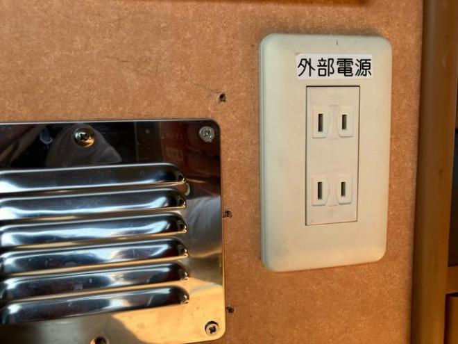 キャラバンＳロングＤＸ　ベットキット　キャンピング仕様　ハイルーフ　給水タンク型シンク　インバーター　ＦＦヒーター　カロッツェリアナビ　テレビ　バックカメラ　Ｂｌｕｅｔｏｏｔｈ接続　電子レンジ　外部給電　　マックスファン 2WD 2400 4Dr