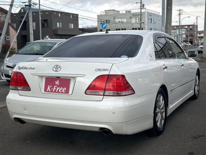 クラウンロイヤルサルーンｉ－Ｆｏｕｒ　４ＷＤ　ドライブレコーダー　オートクルーズコントロール　バックカメラ　ナビ　エアロ　ＨＩＤ　ＡＴ　スマートキー　電動格納ミラー　盗難防止システム　ＣＤ　衝突安全ボディ　ＡＢＳ　ＥＳＣ　エアコン 4WD 3000 4Dr
