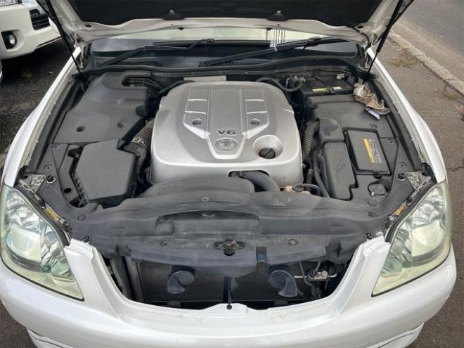 クラウンロイヤルサルーンｉ－Ｆｏｕｒ　４ＷＤ　ドライブレコーダー　オートクルーズコントロール　バックカメラ　ナビ　エアロ　ＨＩＤ　ＡＴ　スマートキー　電動格納ミラー　盗難防止システム　ＣＤ　衝突安全ボディ　ＡＢＳ　ＥＳＣ　エアコン 4WD 3000 4Dr