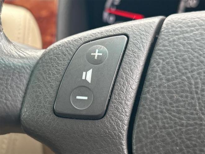 クラウンロイヤルサルーンｉ－Ｆｏｕｒ　４ＷＤ　ドライブレコーダー　オートクルーズコントロール　バックカメラ　ナビ　エアロ　ＨＩＤ　ＡＴ　スマートキー　電動格納ミラー　盗難防止システム　ＣＤ　衝突安全ボディ　ＡＢＳ　ＥＳＣ　エアコン 4WD 3000 4Dr