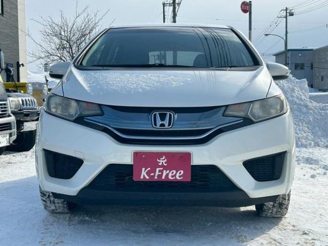 フィットハイブリッドＦパッケージ　４ＷＤ　バックカメラ　ナビ　オートエアコン　　　キーレス　メンテナンスノート　取り扱い説明書　ＥＴＣ　オーディオ 4WD 1500 5Dr