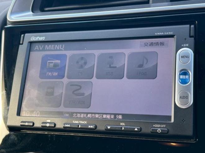 フィットハイブリッドＦパッケージ　４ＷＤ　バックカメラ　ナビ　オートエアコン　　　キーレス　メンテナンスノート　取り扱い説明書　ＥＴＣ　オーディオ 4WD 1500 5Dr