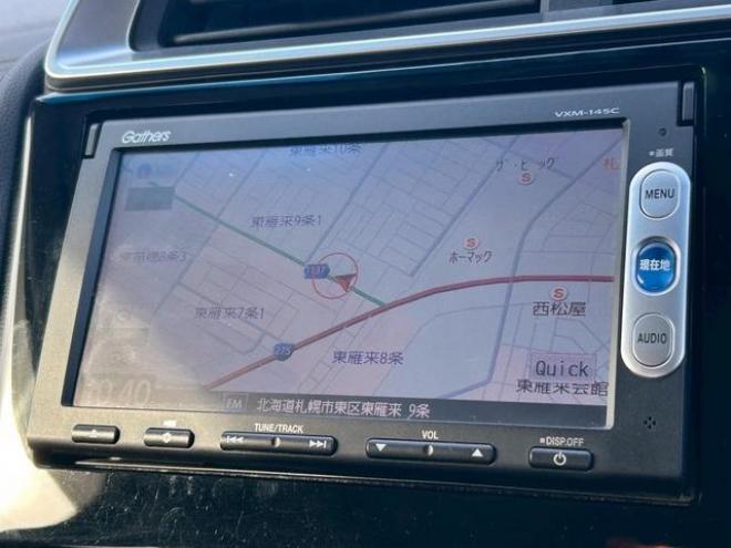 フィットハイブリッドＦパッケージ　４ＷＤ　バックカメラ　ナビ　オートエアコン　　　キーレス　メンテナンスノート　取り扱い説明書　ＥＴＣ　オーディオ 4WD 1500 5Dr