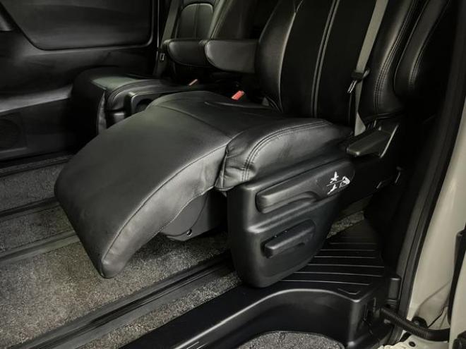 アルファードＳタイプゴールドⅡ　後期型　禁煙車　ＷＥＤＳ２０インチＡＷ　社外１７ＡＷ＋スタッドレスタイヤ　シーケンシャルウィンカー　ドラレコ付デジタルルームミラー　両側パワースライドドア　パワーバックドア　純正フリップダウンモニター 4WD 2500 5Dr