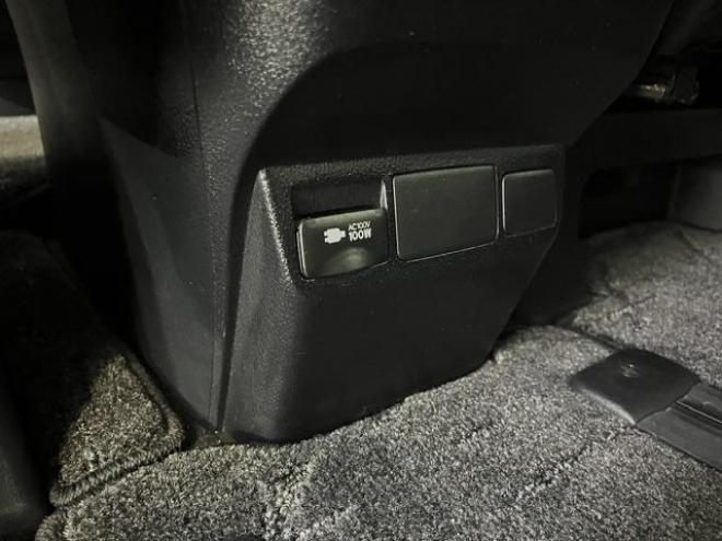アルファードＳタイプゴールドⅡ　後期型　禁煙車　ＷＥＤＳ２０インチＡＷ　社外１７ＡＷ＋スタッドレスタイヤ　シーケンシャルウィンカー　ドラレコ付デジタルルームミラー　両側パワースライドドア　パワーバックドア　純正フリップダウンモニター 4WD 2500 5Dr