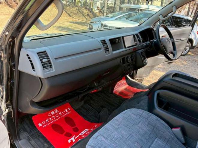 ハイエースコミューター 2.5 GL ディーゼルターボ 4WD　社外アルミ　パワステ　パワーウィンドウ　キーレスエントリー　ETC　ドライブレコーダー　片側電動スライドドア　後席モニタ　TV　ナビ　バックカメラ　エアコン　ABS　横滑り防止装置　全塗装済 2500