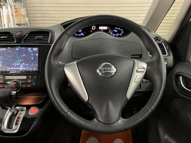 セレナハイウェイスター　アドバンス　セーフティＰＫＧ　本州仕入　禁煙車　寒冷地仕様　フリップダウンモニター　アルパインナビ　地デジ　ＤＶＤ再生　Ｂｌｕｅｔｏｏｔｈオーディオ　バックカメラ　エンジンスターター　衝突軽減システム　車線逸脱警報　前後ソナー 4WD 2000 5Dr