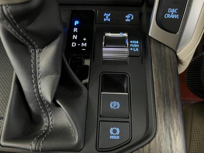 ランドクルーザーＺＸ　３００系　オーサーアラームセキュリティ　リアエンターテイメント　ＪＢＬサウンド　電動サンルーフ　ベージュレザー　モデリスタスポイラー　純正エンジンスターター　デジタルインナーミラー　全方位アラウンドビュー 4WD 3500 5Dr