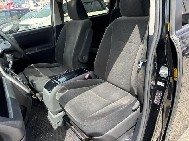 ヴォクシー2.0X Lエディション 4WD　ローンが不安な方＜優遇ローン＞1年保証　片側パワースライドドア 