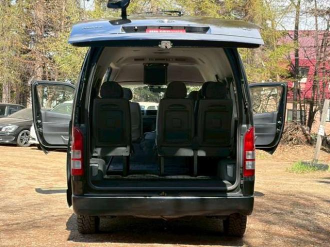 ハイエースコミューター 2.5 GL ディーゼルターボ 4WD　社外アルミ　パワステ　パワーウィンドウ　キーレスエントリー　ETC　ドライブレコーダー　片側電動スライドドア　後席モニタ　TV　ナビ　バックカメラ　エアコン　ABS　横滑り防止装置　全塗装済 2500