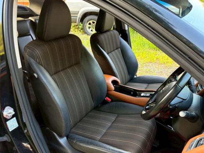 ヴェゼル1.5 ハイブリッド Z ホンダセンシング 4WD　クルーズコントロール　パワステ　パワーウィンドウ　エアコン　純正ナビ　バックカメラ　純正アルミホイール　ABS　キーレスエントリー　パドルシフト　シートヒーター　パワーシート 1500