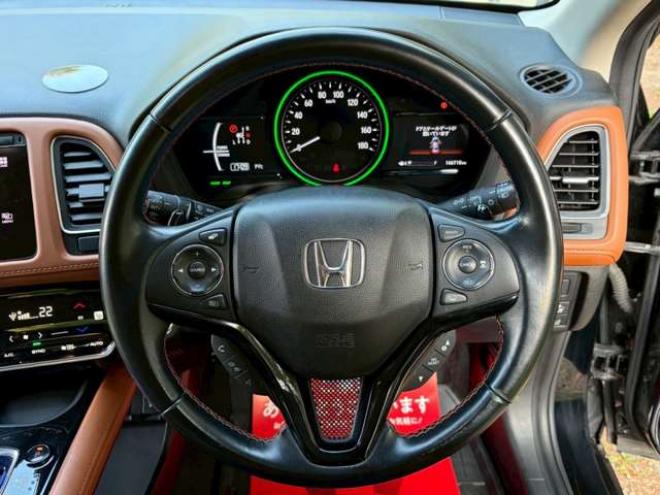 ヴェゼル1.5 ハイブリッド Z ホンダセンシング 4WD　クルーズコントロール　パワステ　パワーウィンドウ　エアコン　純正ナビ　バックカメラ　純正アルミホイール　ABS　キーレスエントリー　パドルシフト　シートヒーター　パワーシート 1500