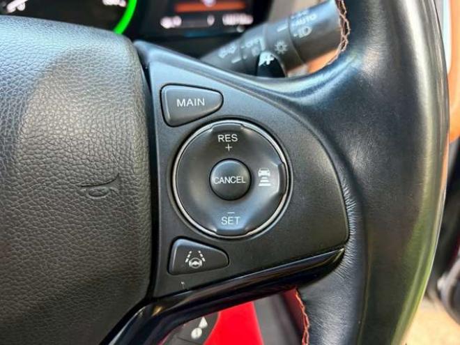 ヴェゼル1.5 ハイブリッド Z ホンダセンシング 4WD　クルーズコントロール　パワステ　パワーウィンドウ　エアコン　純正ナビ　バックカメラ　純正アルミホイール　ABS　キーレスエントリー　パドルシフト　シートヒーター　パワーシート 1500