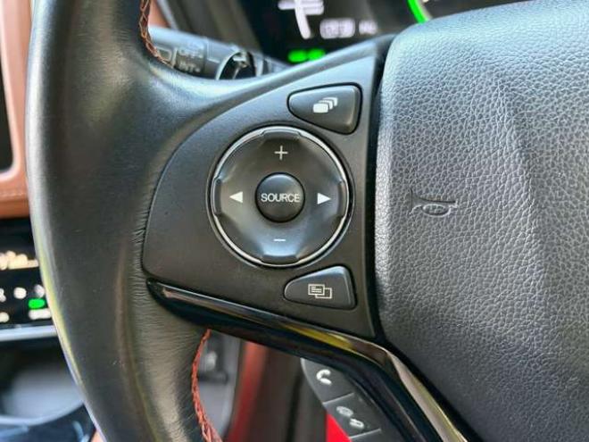 ヴェゼル1.5 ハイブリッド Z ホンダセンシング 4WD　クルーズコントロール　パワステ　パワーウィンドウ　エアコン　純正ナビ　バックカメラ　純正アルミホイール　ABS　キーレスエントリー　パドルシフト　シートヒーター　パワーシート 1500