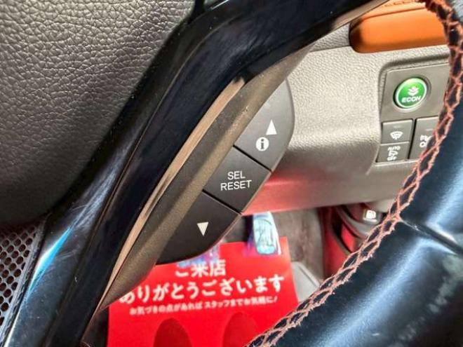ヴェゼル1.5 ハイブリッド Z ホンダセンシング 4WD　クルーズコントロール　パワステ　パワーウィンドウ　エアコン　純正ナビ　バックカメラ　純正アルミホイール　ABS　キーレスエントリー　パドルシフト　シートヒーター　パワーシート 1500