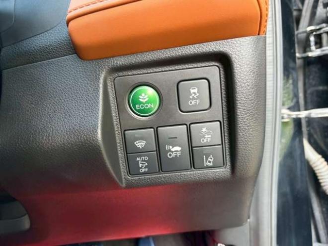 ヴェゼル1.5 ハイブリッド Z ホンダセンシング 4WD　クルーズコントロール　パワステ　パワーウィンドウ　エアコン　純正ナビ　バックカメラ　純正アルミホイール　ABS　キーレスエントリー　パドルシフト　シートヒーター　パワーシート 1500
