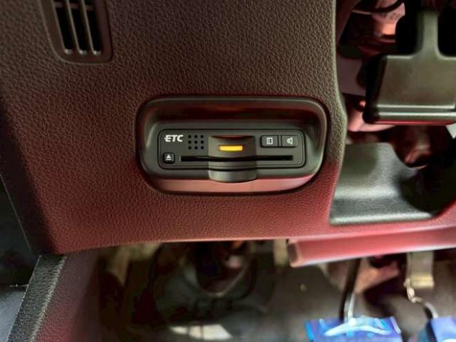 ヴェゼル1.5 ハイブリッド Z ホンダセンシング 4WD　クルーズコントロール　パワステ　パワーウィンドウ　エアコン　純正ナビ　バックカメラ　純正アルミホイール　ABS　キーレスエントリー　パドルシフト　シートヒーター　パワーシート 1500