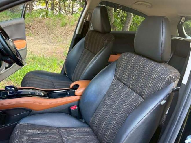 ヴェゼル1.5 ハイブリッド Z ホンダセンシング 4WD　クルーズコントロール　パワステ　パワーウィンドウ　エアコン　純正ナビ　バックカメラ　純正アルミホイール　ABS　キーレスエントリー　パドルシフト　シートヒーター　パワーシート 1500
