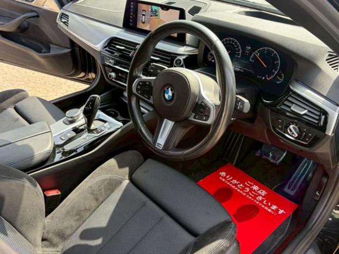 BMW5シリーズツーリング 523d xドライブ Mスピリット ディーゼルターボ　フルセグTV　ナビ　全方位カメラ　パワステ　パワーウィンドウ　ETC　エアコン　記録簿　キーレスエントリー　アルミホイール　ドライブレコーダー　パワーバックドア 正規輸入車 4WD 2000