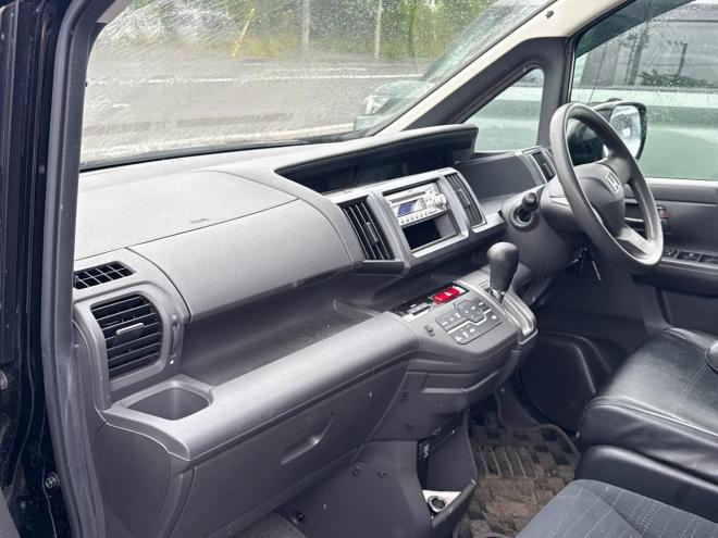 ステップワゴン2.0G Lパッケージ 4WD　ローンが不安な方＜優遇ローン＞　寒冷地仕様　社外ナビ　両側パワースライド 4WD 2000 5Dr
