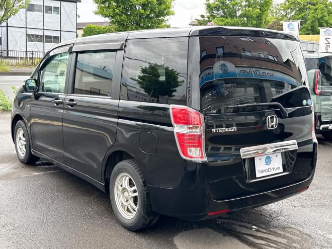 ステップワゴン2.0G Lパッケージ 4WD　ローンが不安な方＜優遇ローン＞　寒冷地仕様　社外ナビ　両側パワースライド 4WD 2000 5Dr