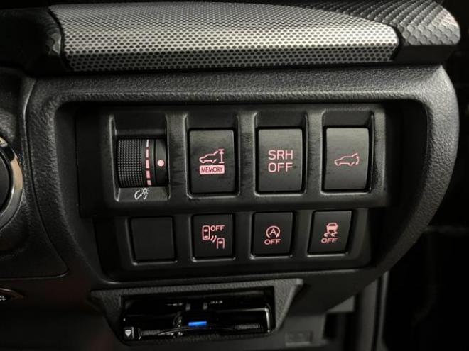フォレスタープレミアム　本州仕入　寒冷地仕様　禁煙車　アイサイト　ＸＭＯＤＥ　レーダークルーズ　純正１８インチＡＷ　社外１７ＡＷ＋スタッドレスタイヤ　パワーバックドア　純正ブラックハーフレザーシート　デジタルインナーミラー 4WD 2500 5Dr