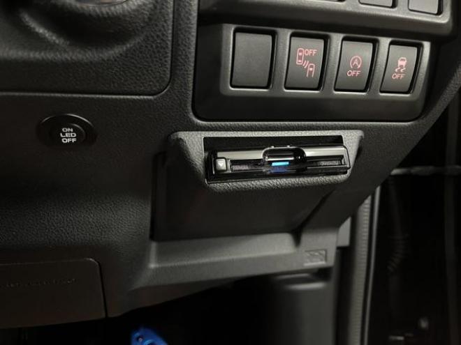 フォレスタープレミアム　本州仕入　寒冷地仕様　禁煙車　アイサイト　ＸＭＯＤＥ　レーダークルーズ　純正１８インチＡＷ　社外１７ＡＷ＋スタッドレスタイヤ　パワーバックドア　純正ブラックハーフレザーシート　デジタルインナーミラー 4WD 2500 5Dr
