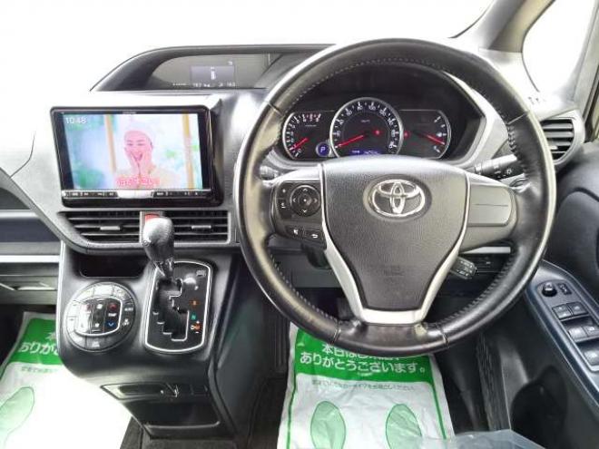 ヴォクシー2.0 V 4WD　保証1年/走行距離無制限　4WD　両側パワースライドドア　ALPINE　BIGX　9型ナビ　地デジ　バックカメラ　Bluetooth接続　フリップダウンモニター　オートマチックハイビーム　前後ドライブレコーダー　冬タイヤ付き 2000