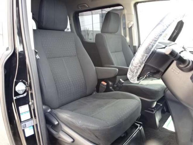 ヴォクシー2.0 V 4WD　保証1年/走行距離無制限　4WD　両側パワースライドドア　ALPINE　BIGX　9型ナビ　地デジ　バックカメラ　Bluetooth接続　フリップダウンモニター　オートマチックハイビーム　前後ドライブレコーダー　冬タイヤ付き 2000