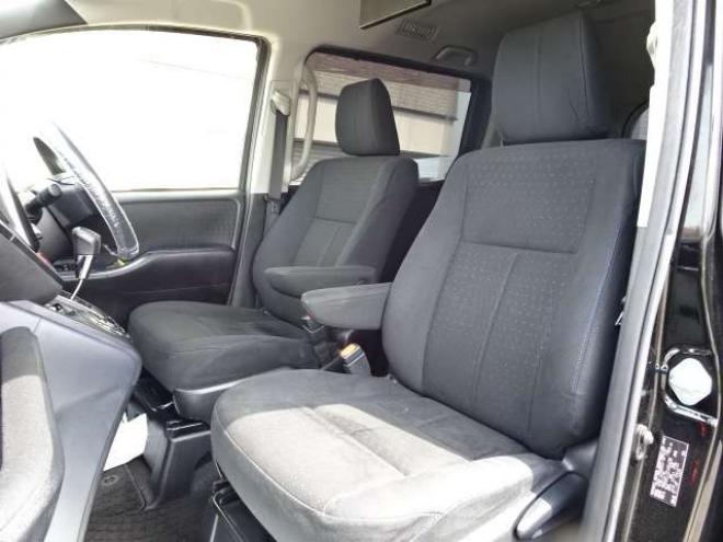 ヴォクシー2.0 V 4WD　保証1年/走行距離無制限　4WD　両側パワースライドドア　ALPINE　BIGX　9型ナビ　地デジ　バックカメラ　Bluetooth接続　フリップダウンモニター　オートマチックハイビーム　前後ドライブレコーダー　冬タイヤ付き 2000
