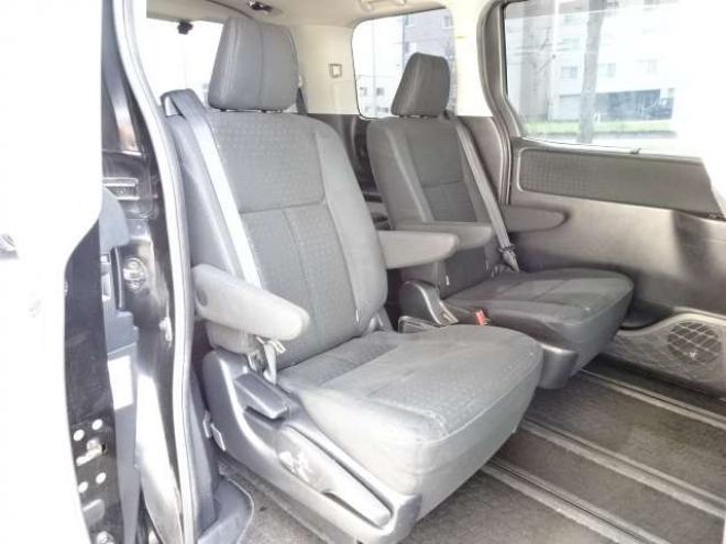 ヴォクシー2.0 V 4WD　保証1年/走行距離無制限　4WD　両側パワースライドドア　ALPINE　BIGX　9型ナビ　地デジ　バックカメラ　Bluetooth接続　フリップダウンモニター　オートマチックハイビーム　前後ドライブレコーダー　冬タイヤ付き 2000