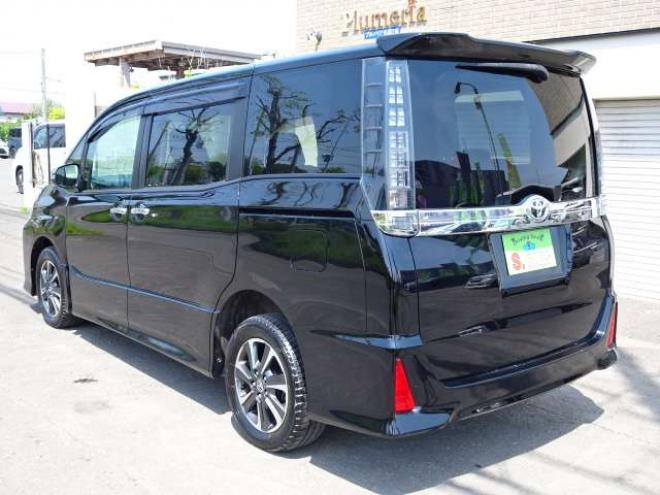 ヴォクシー2.0 ZS 煌 4WD　本州車　保証1年/走行距離無制限　4WD　ワンオーナー　　両側パワースライドドア　純正ナビ　地デジ　バックカメラ　Bluetooth接続　フリップダウンモニター　LEDヘッドライト　ビルトインETC　冬タイヤ付き 2000