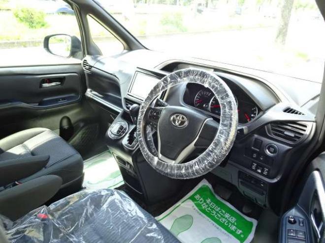 ヴォクシー2.0 ZS 煌 4WD　本州車　保証1年/走行距離無制限　4WD　ワンオーナー　　両側パワースライドドア　純正ナビ　地デジ　バックカメラ　Bluetooth接続　フリップダウンモニター　LEDヘッドライト　ビルトインETC　冬タイヤ付き 2000