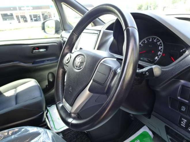 ヴォクシー2.0 ZS 煌 4WD　本州車　保証1年/走行距離無制限　4WD　ワンオーナー　　両側パワースライドドア　純正ナビ　地デジ　バックカメラ　Bluetooth接続　フリップダウンモニター　LEDヘッドライト　ビルトインETC　冬タイヤ付き 2000