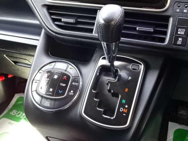 ヴォクシー2.0 ZS 煌 4WD　本州車　保証1年/走行距離無制限　4WD　ワンオーナー　　両側パワースライドドア　純正ナビ　地デジ　バックカメラ　Bluetooth接続　フリップダウンモニター　LEDヘッドライト　ビルトインETC　冬タイヤ付き 2000