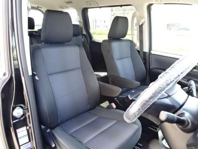ヴォクシー2.0 ZS 煌 4WD　本州車　保証1年/走行距離無制限　4WD　ワンオーナー　　両側パワースライドドア　純正ナビ　地デジ　バックカメラ　Bluetooth接続　フリップダウンモニター　LEDヘッドライト　ビルトインETC　冬タイヤ付き 2000