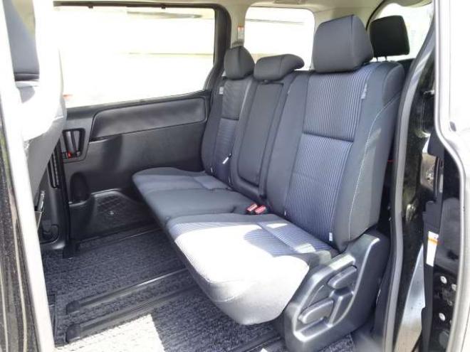 ヴォクシー2.0 ZS 煌 4WD　本州車　保証1年/走行距離無制限　4WD　ワンオーナー　　両側パワースライドドア　純正ナビ　地デジ　バックカメラ　Bluetooth接続　フリップダウンモニター　LEDヘッドライト　ビルトインETC　冬タイヤ付き 2000