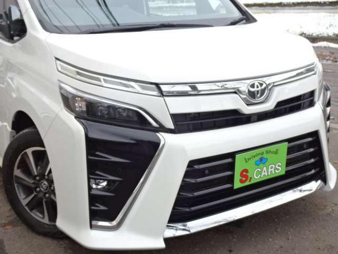 ヴォクシー2.0 ZS 煌II 4WD　本州車　保証1年/走行距離無制限　4WD　後期型　トヨタセーフティセンス　両側パワースライドドア　純正ナビ　地デジ　バックカメラ　LEDヘッドライト　ビルトインETC　クルーズコントロール　冬タイヤ付属　USB接続 2000