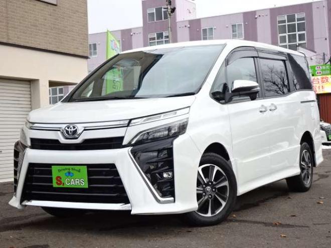 ヴォクシー2.0 ZS 煌II 4WD　本州車　保証1年/走行距離無制限　4WD　後期型　トヨタセーフティセンス　両側パワースライドドア　純正ナビ　地デジ　バックカメラ　LEDヘッドライト　ビルトインETC　クルーズコントロール　冬タイヤ付属　USB接続 2000