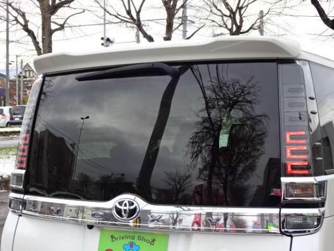 ヴォクシー2.0 ZS 煌II 4WD　本州車　保証1年/走行距離無制限　4WD　後期型　トヨタセーフティセンス　両側パワースライドドア　純正ナビ　地デジ　バックカメラ　LEDヘッドライト　ビルトインETC　クルーズコントロール　冬タイヤ付属　USB接続 2000