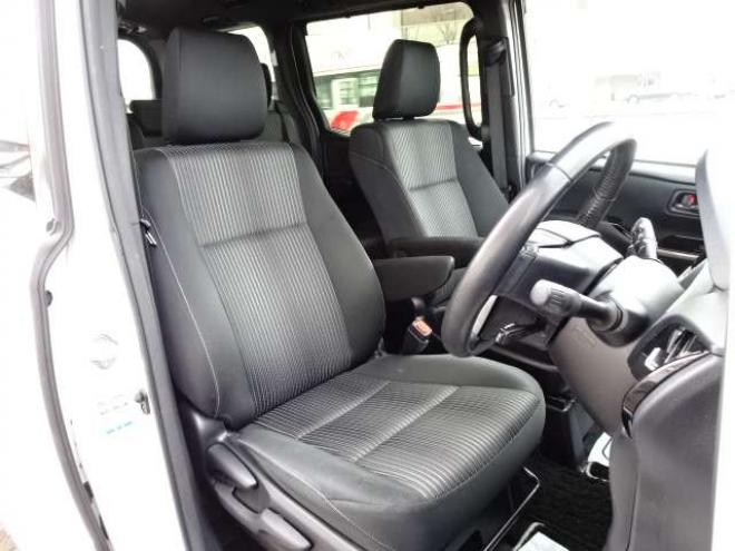 ヴォクシー2.0 ZS 煌II 4WD　本州車　保証1年/走行距離無制限　4WD　後期型　トヨタセーフティセンス　両側パワースライドドア　純正ナビ　地デジ　バックカメラ　LEDヘッドライト　ビルトインETC　クルーズコントロール　冬タイヤ付属　USB接続 2000